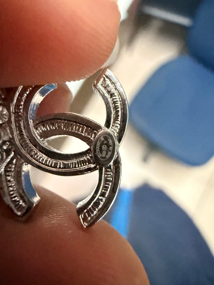 片耳のみ】CHANEL シャネル ピアス CCマーク リボン シルバー B23V