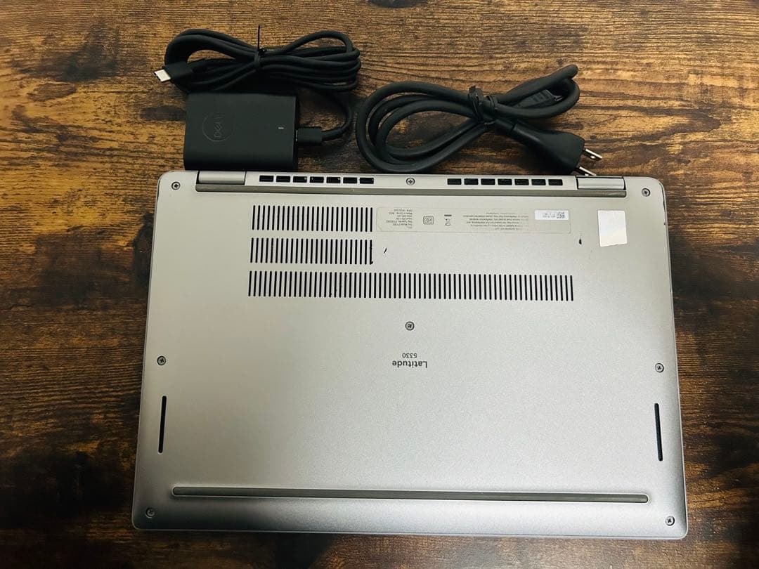 美品 Latitude 5330 12世代 16GB SSD256 オフィス