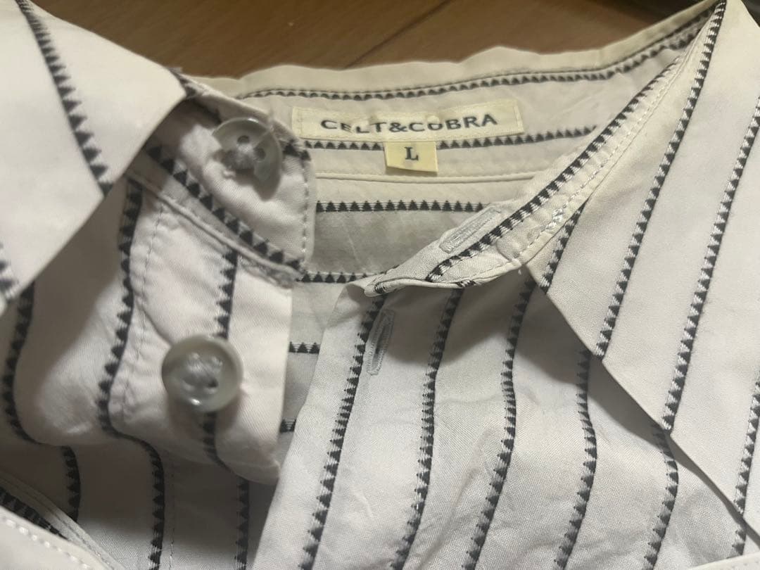 c*0様 ケルト&コブラcelt&cobraトライアングルストライプシャツLチバ
