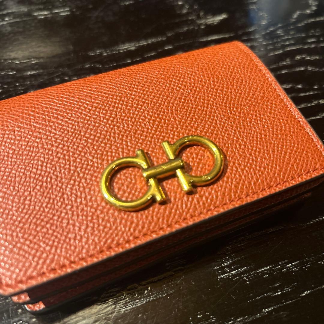 うぱ！早い者勝ち！名刺入れ フェラガモ