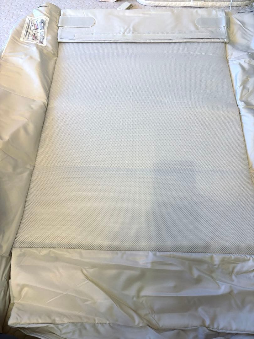 18日まで限定価格【美品】アップリカ ココネルエアー ベビーベッドミルクホワイト