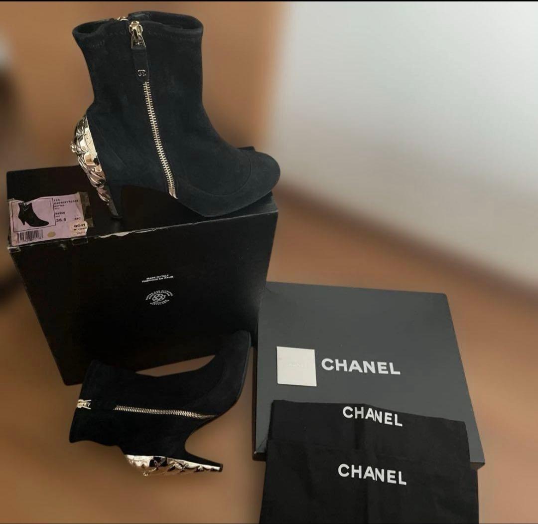 CHANEL ブラック スエード ブーティ