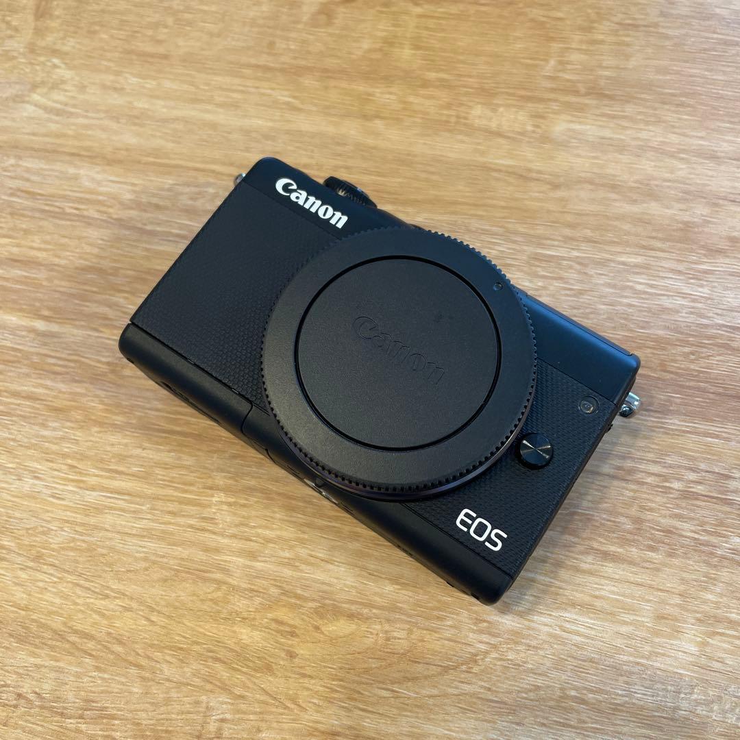 Canon EOS M100 ミラーレス　レンズキット付き
