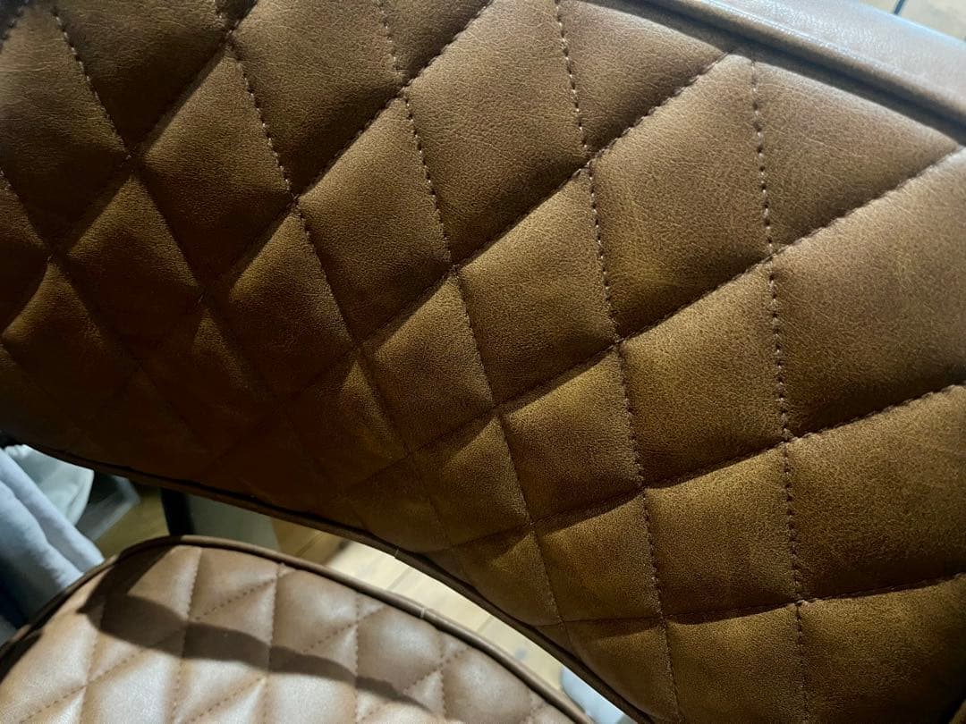 NOCEの肘掛け付きチェア