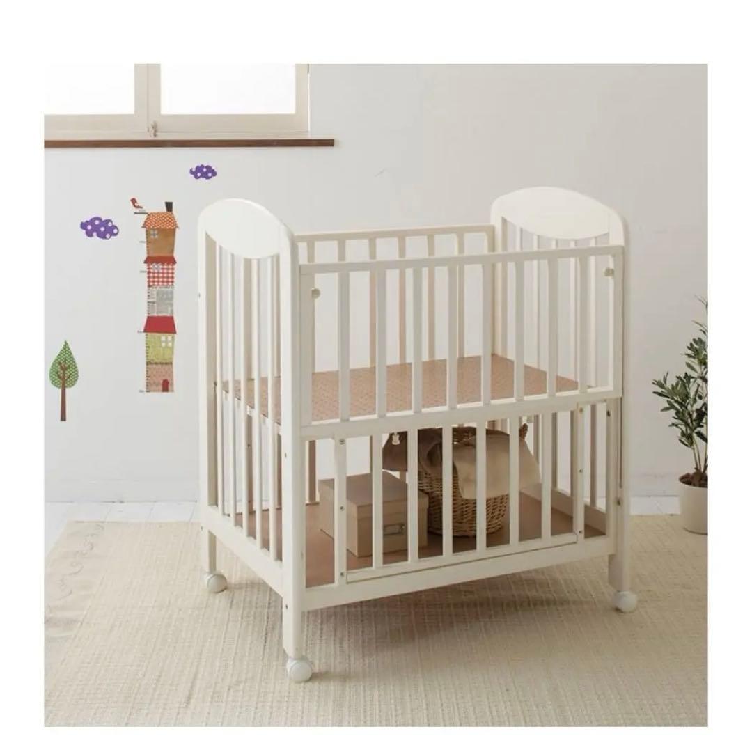 KATOJI カトージ　ミニ立ちベッド　白色　ベビーベッド