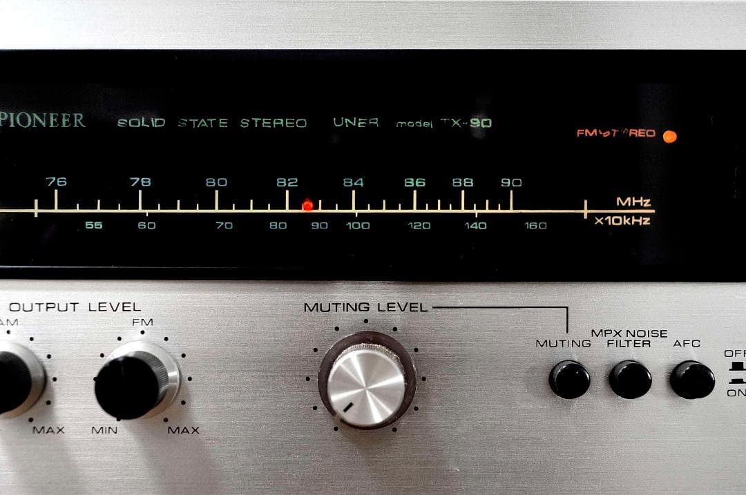 ★PIONEER ビンテージ チューナー TX-90 の持つことの魅力　３♪