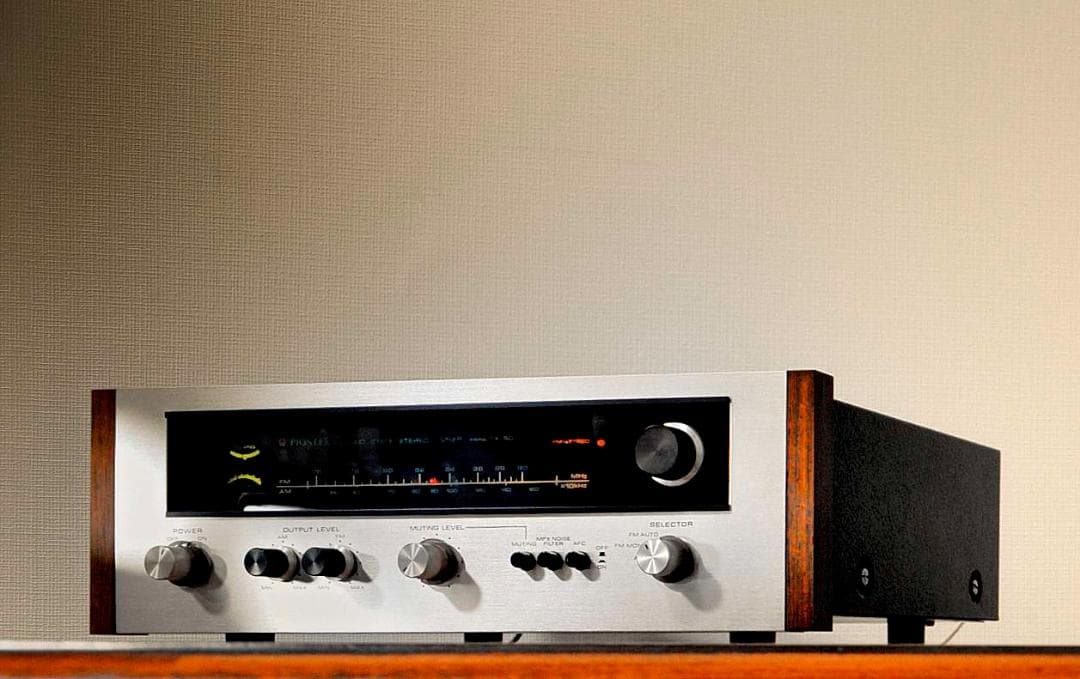 ★PIONEER ビンテージ チューナー TX-90 の持つことの魅力　３♪