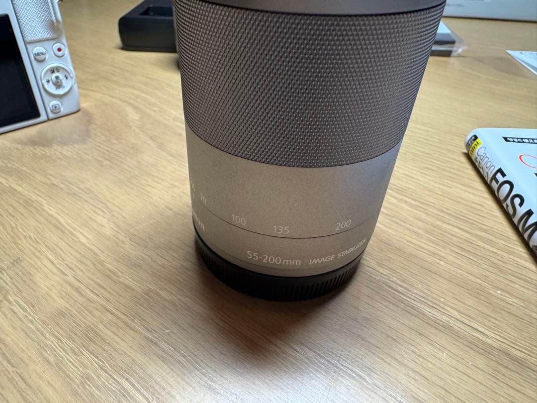 Canon EOS M200 ホワイト ダブルズームキット　おまけ付き