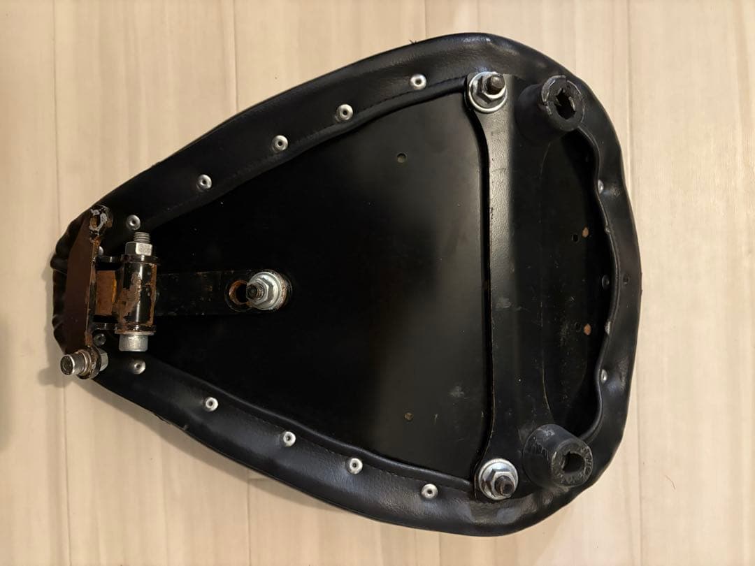 国産アメリカンフラットフェンダー用シート　タックロール　ピリオン　タンデム