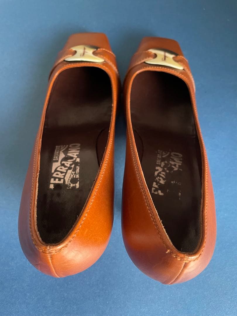 サルバトーレフェラガモ パンプス