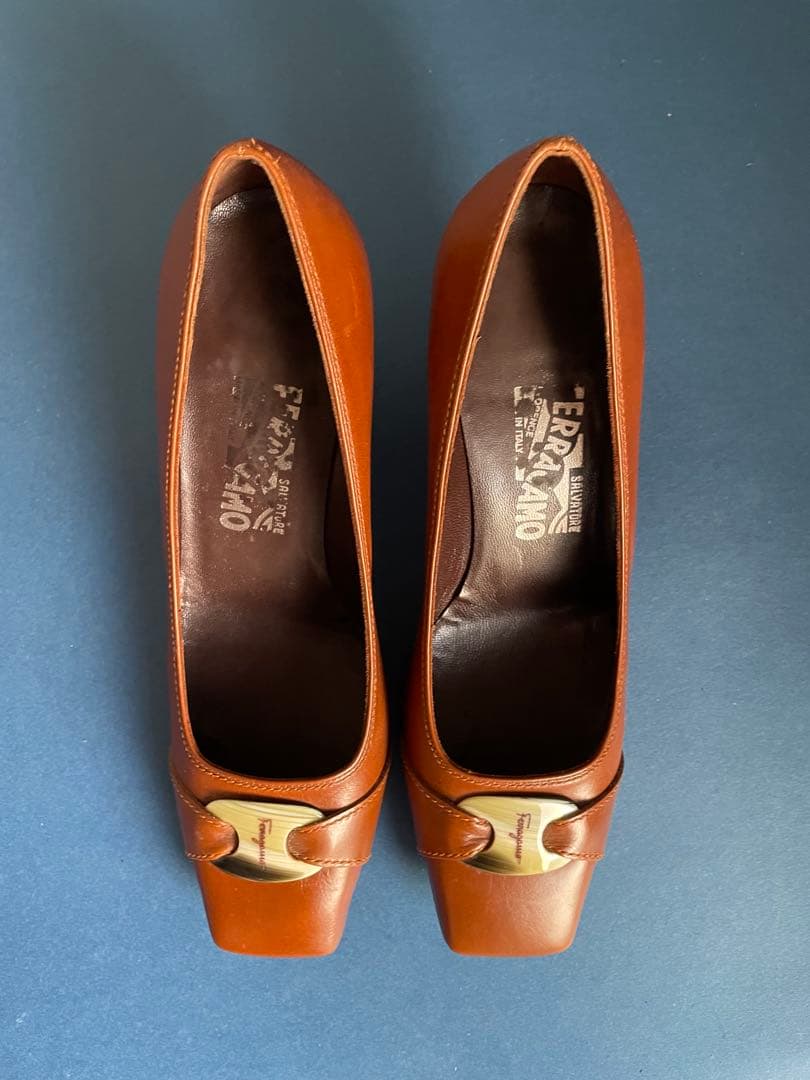 サルバトーレフェラガモ パンプス