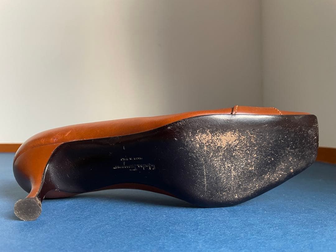 サルバトーレフェラガモ パンプス