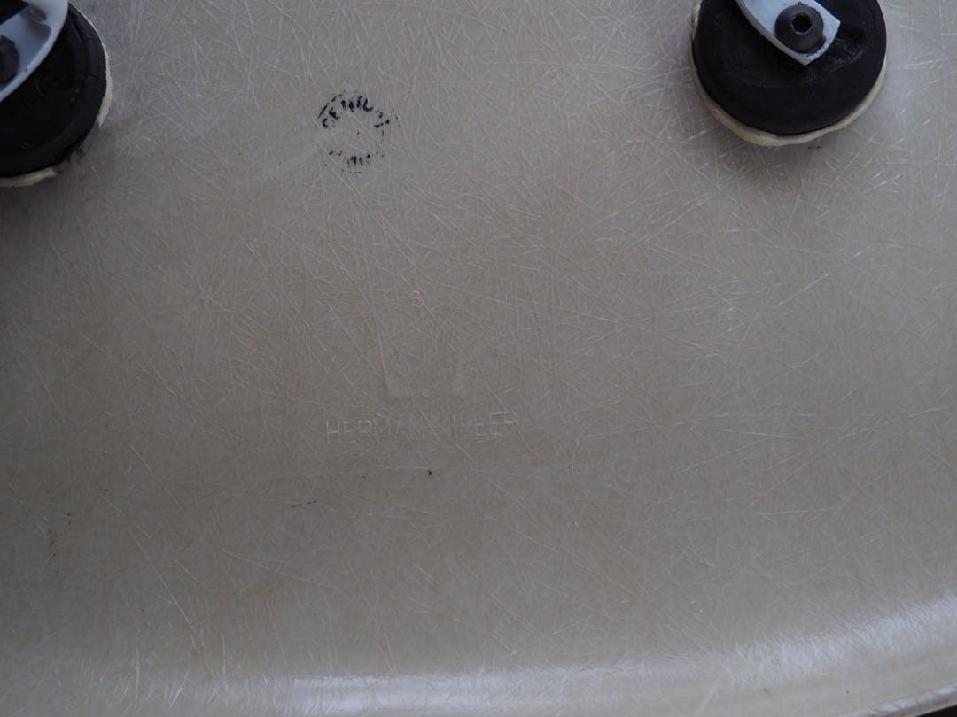 イームズ　シェルチェア　ハーマンミラー