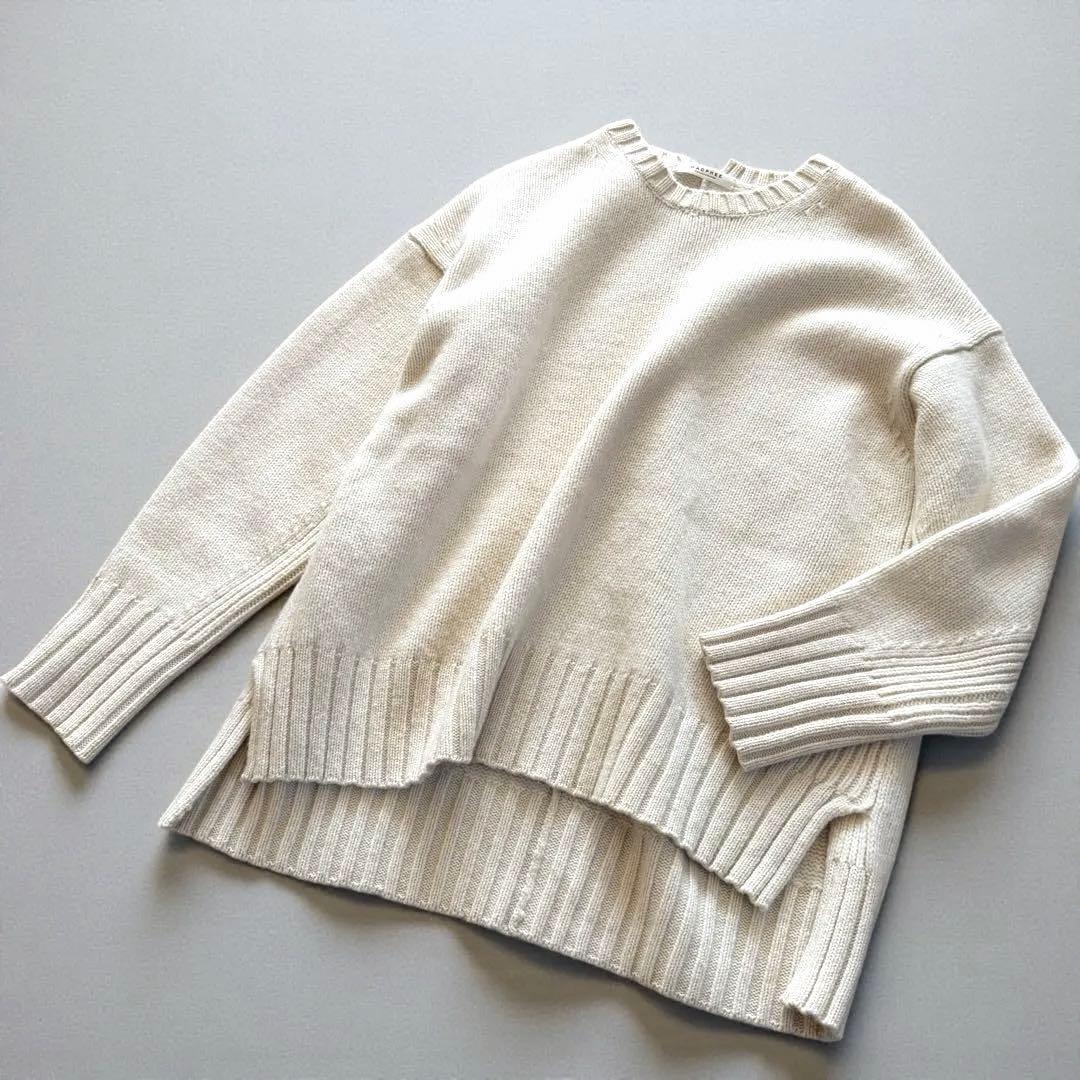 TOMORROWLAND マカフィー　ラムカシミヤ クルーネックプルオーバー　白