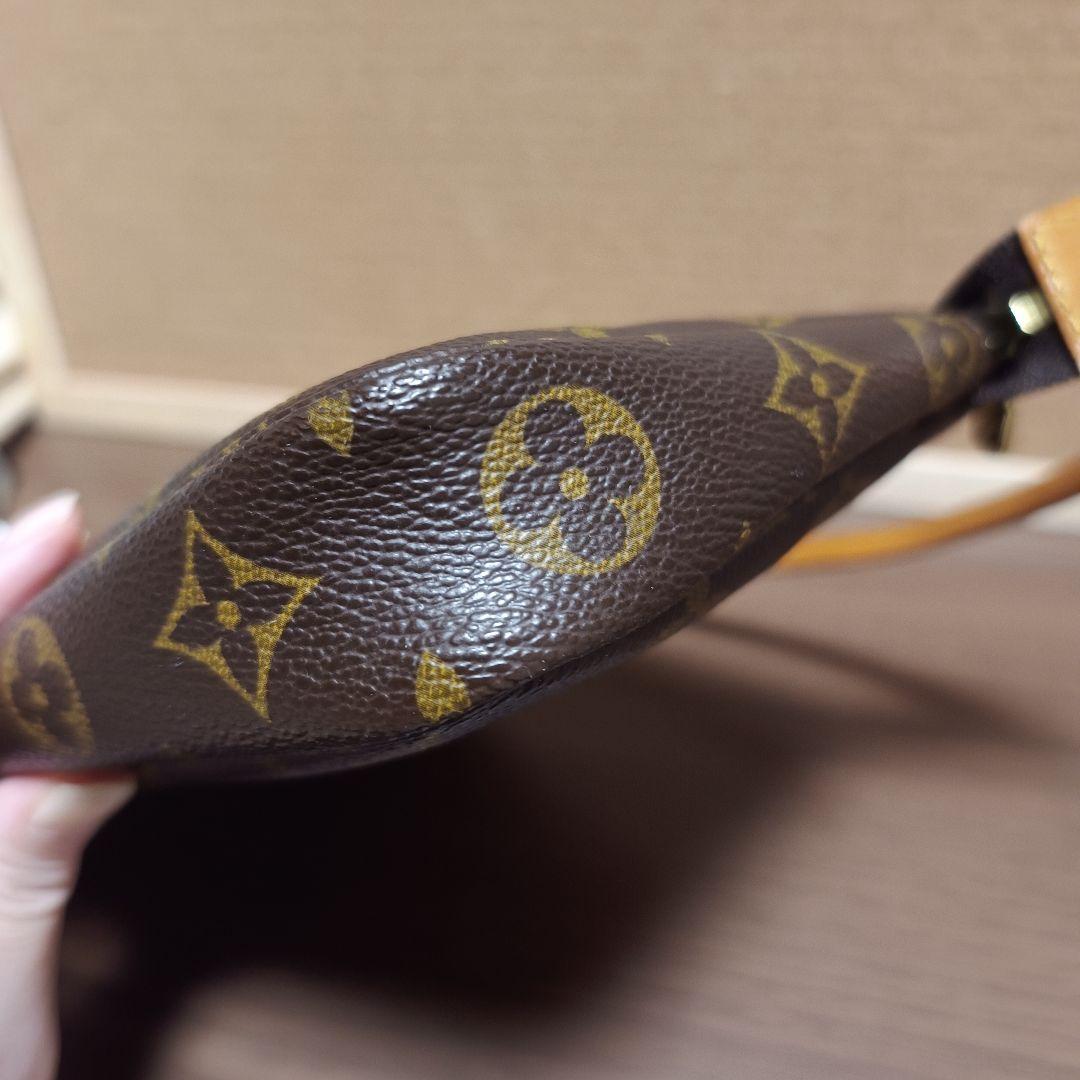 LOUIS VUITTON ルイヴィトン　モノグラムポーチ