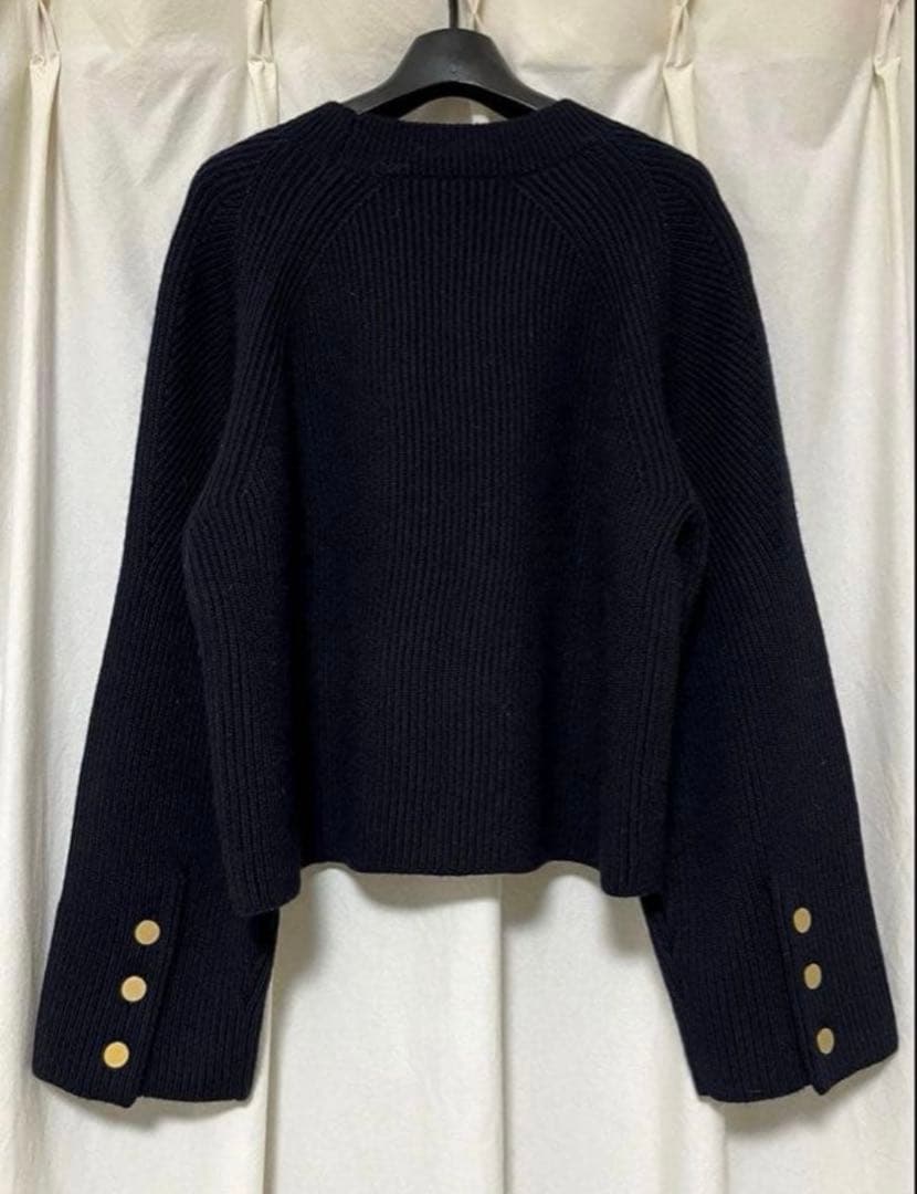 【新品タグ付】 martinique ✴︎ ウール ニット 金ボタン