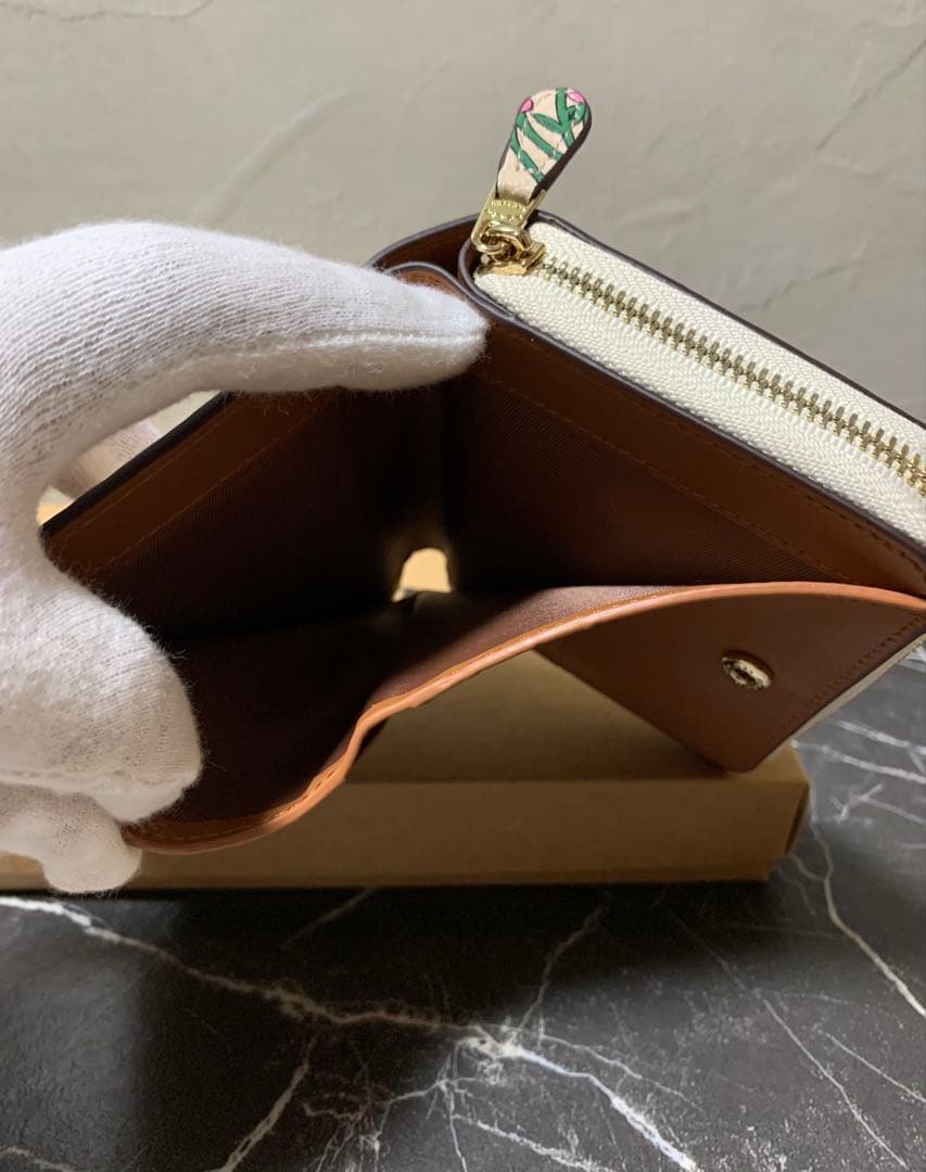 ✨️新品未使用✨️COACH 花柄 二つ折り財布