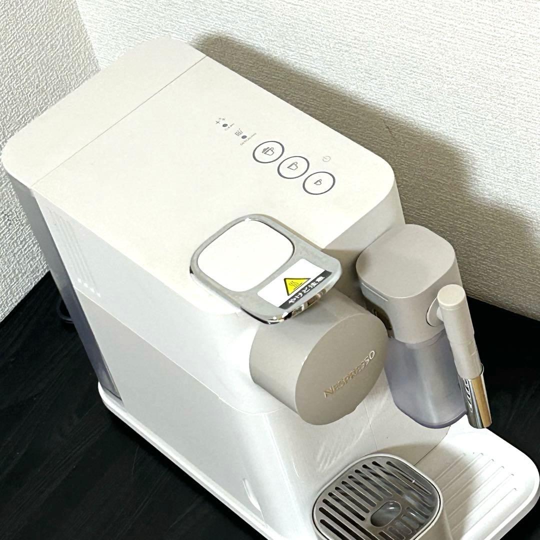 sakota 様ネスプレッソ コーヒーメーカー ラティシマ・ワン F111