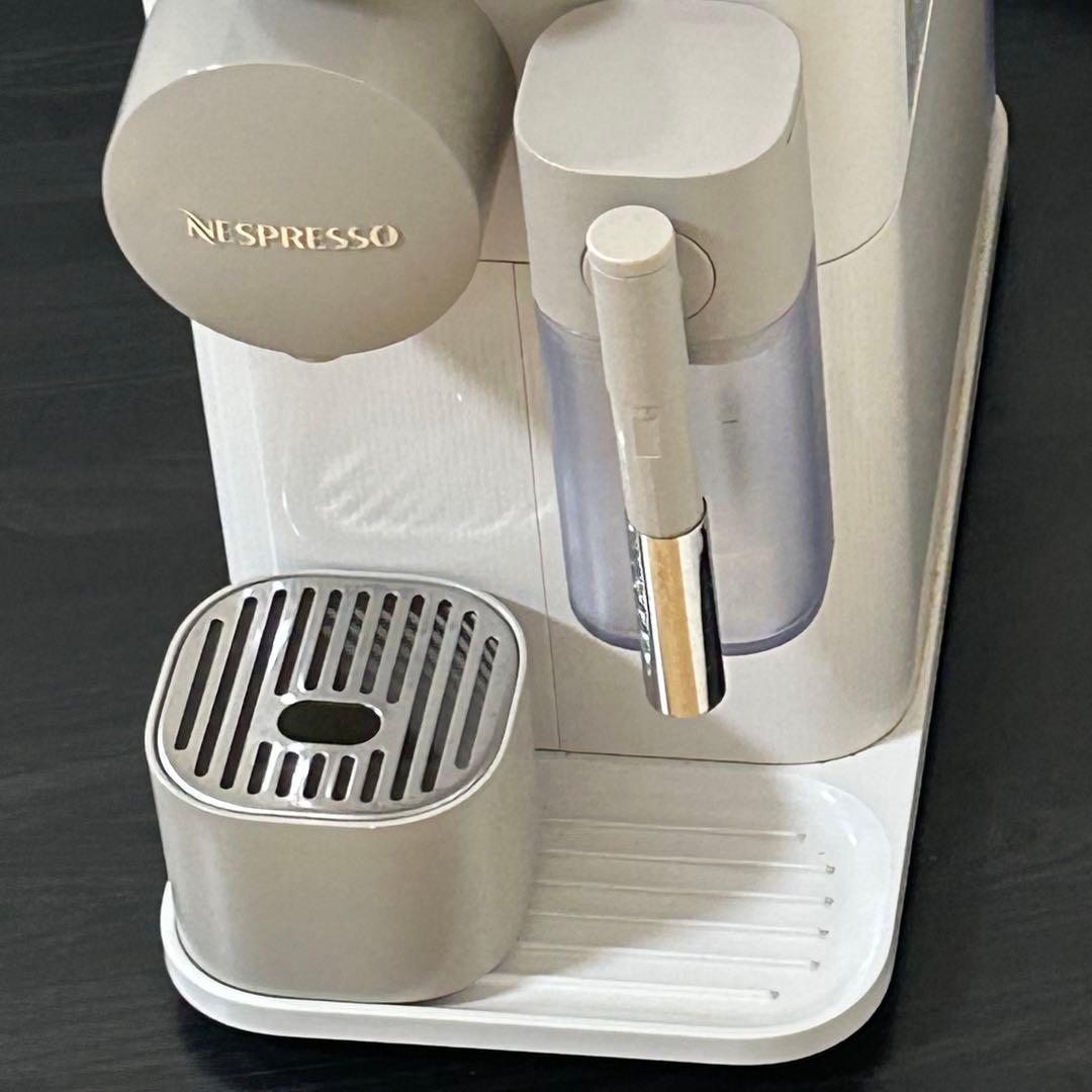 sakota 様ネスプレッソ コーヒーメーカー ラティシマ・ワン F111