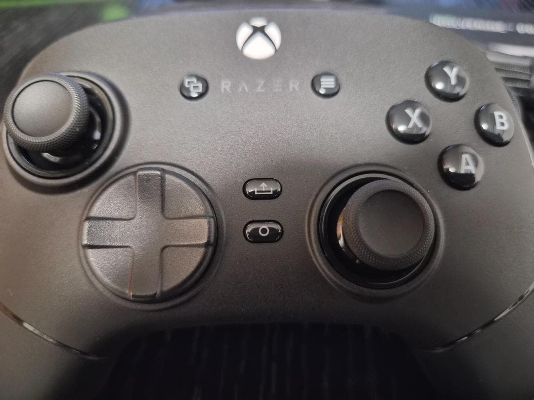 PC用ゲームコントローラー・コンバーター Razer Wolverine V3 Pro