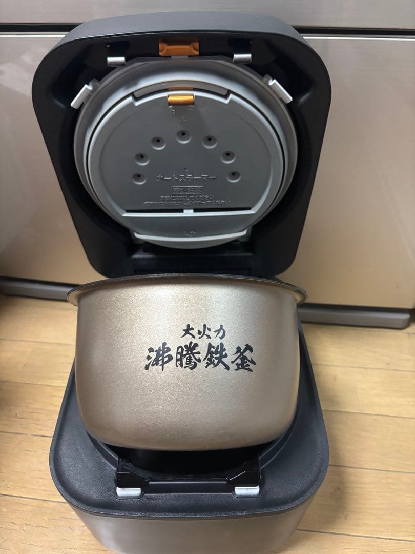 日立 炊飯器 RZ-V100GM ブラック 5.5合炊き 2023年製