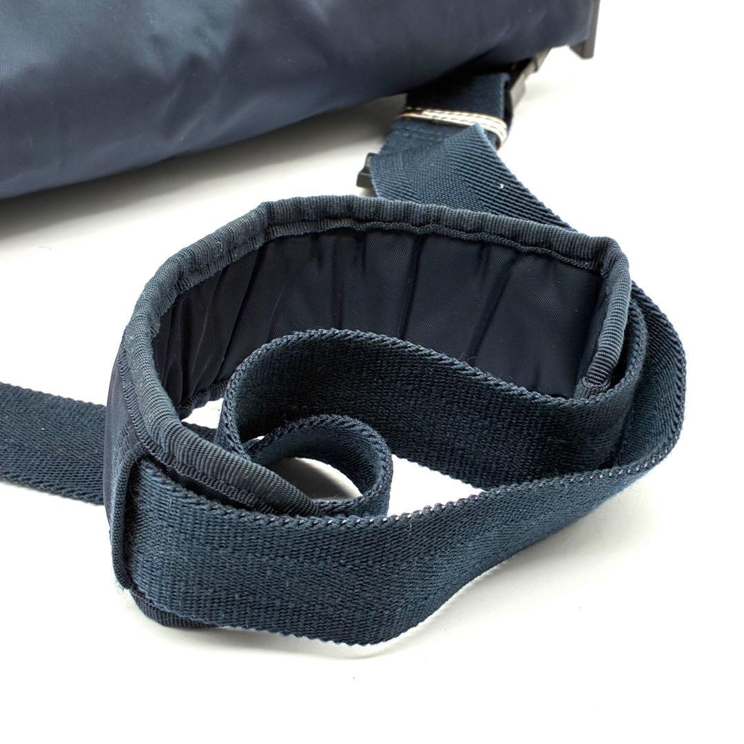 未使用に近い グッチ クレスト ボディバッグ ラバーロゴ 斜め掛け ネイビー