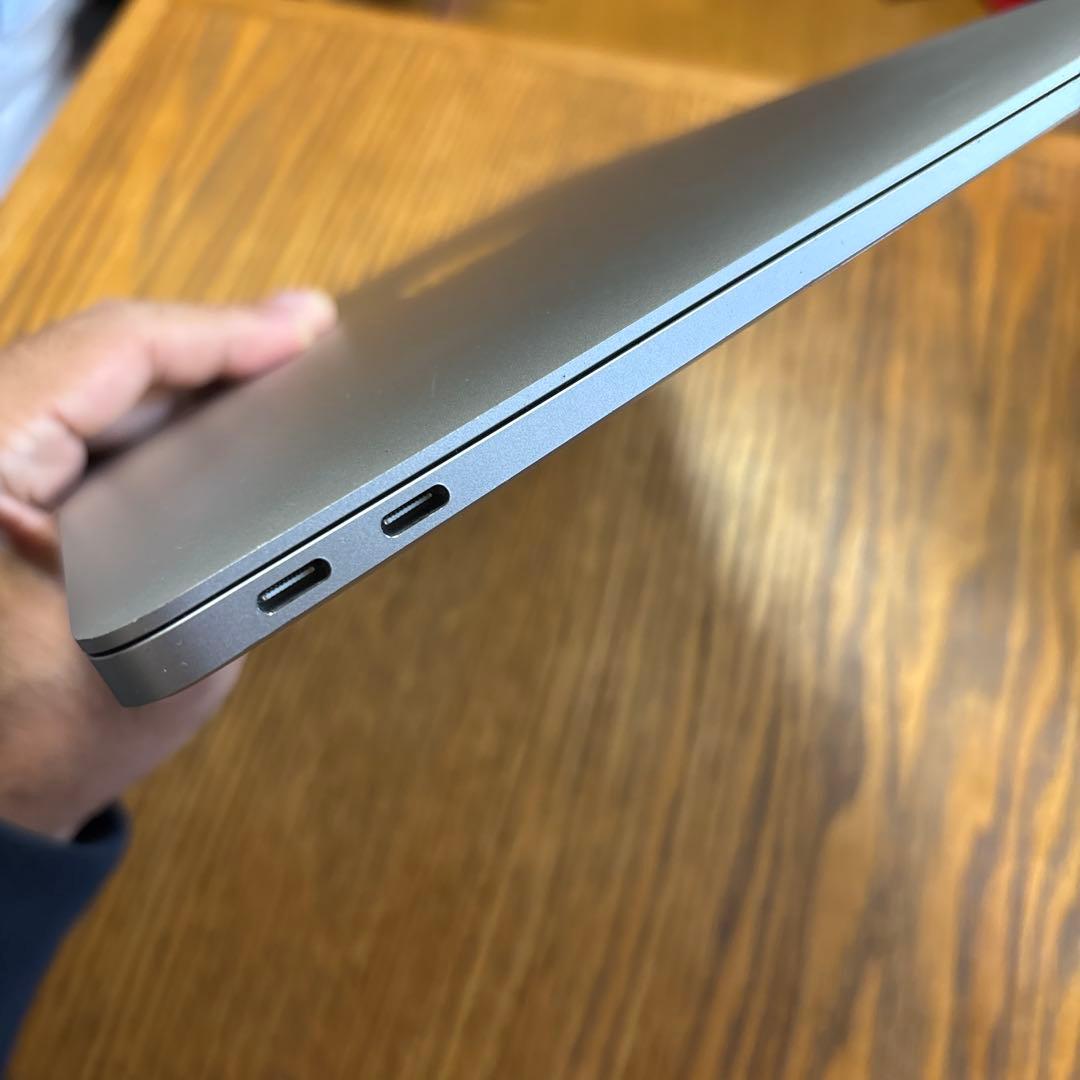 Apple MacBook Air 13インチ (2018) 本体と箱