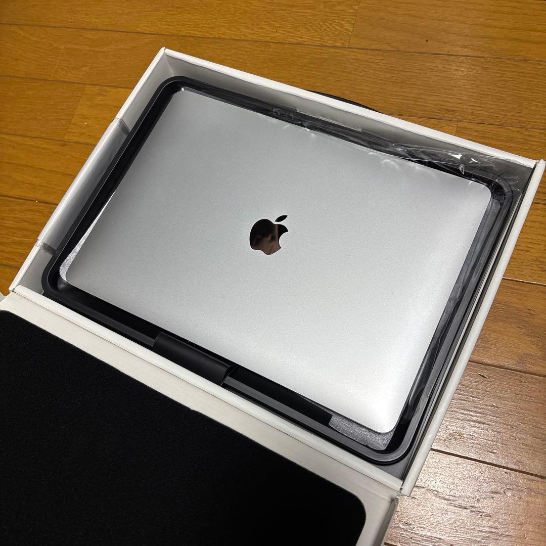 Apple MacBook Air 13インチ (2018) 本体と箱