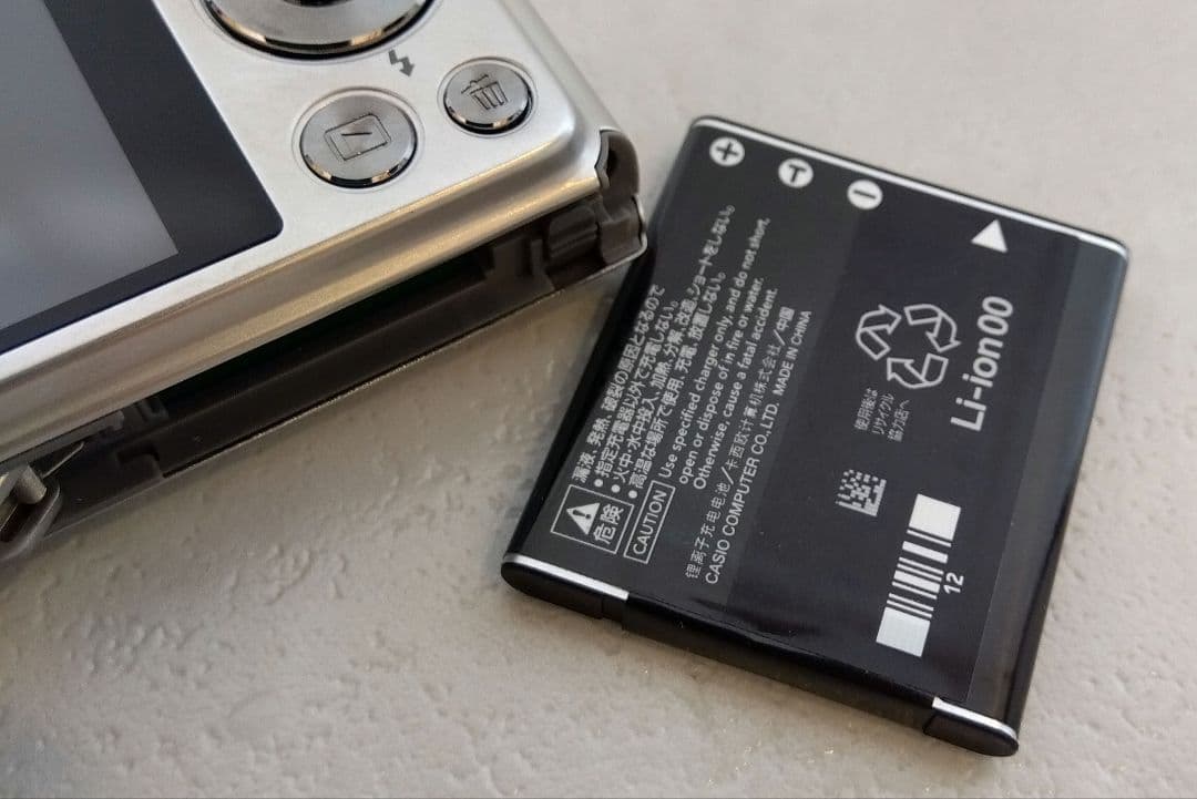 ちゅに CASIO EXILIM EX-ZS10 コンパクトデジタルカメラ