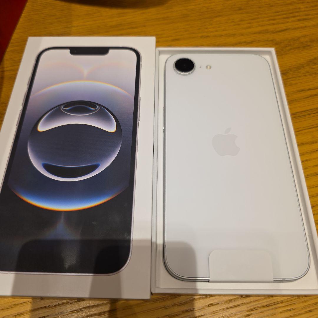 【新品未使用開封済】 iPhone16e 128GB ホワイト　simフリー