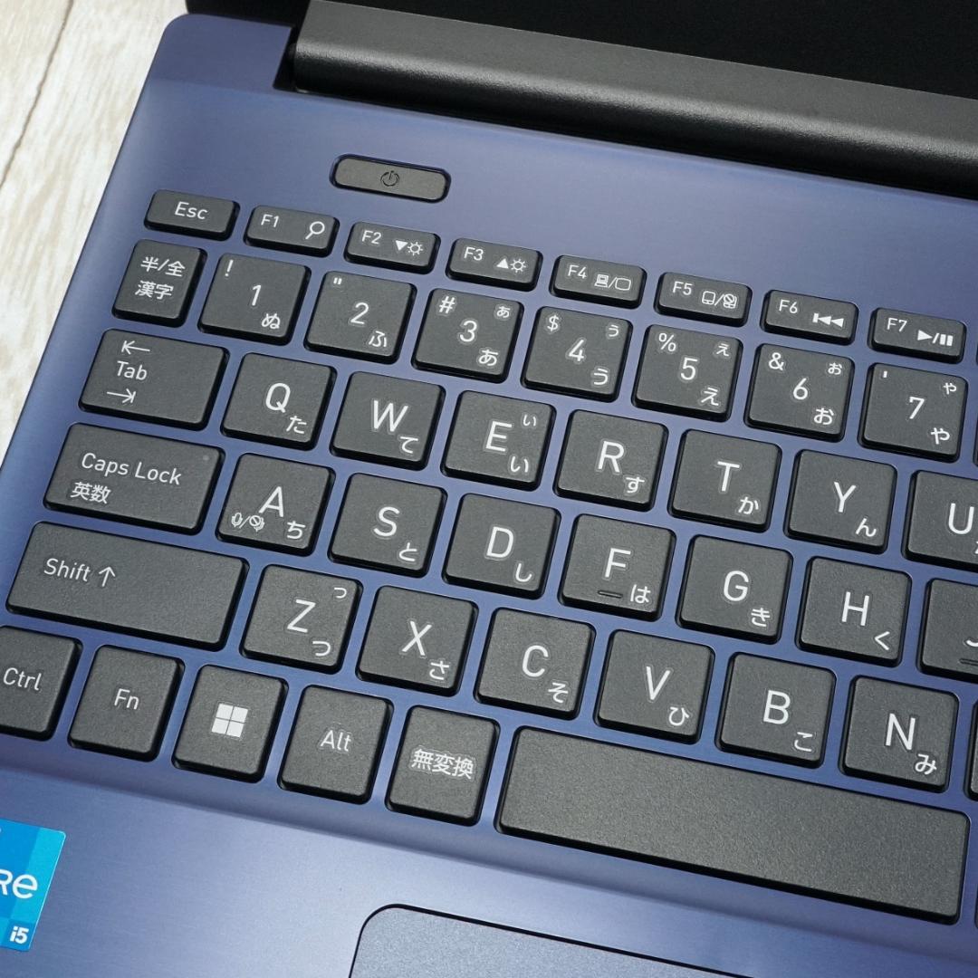 未使用に近いレベルの極美品✨１０コアの第１２世代ｉ５に超高速ＳＳＤ＆１６Ｇメモリ