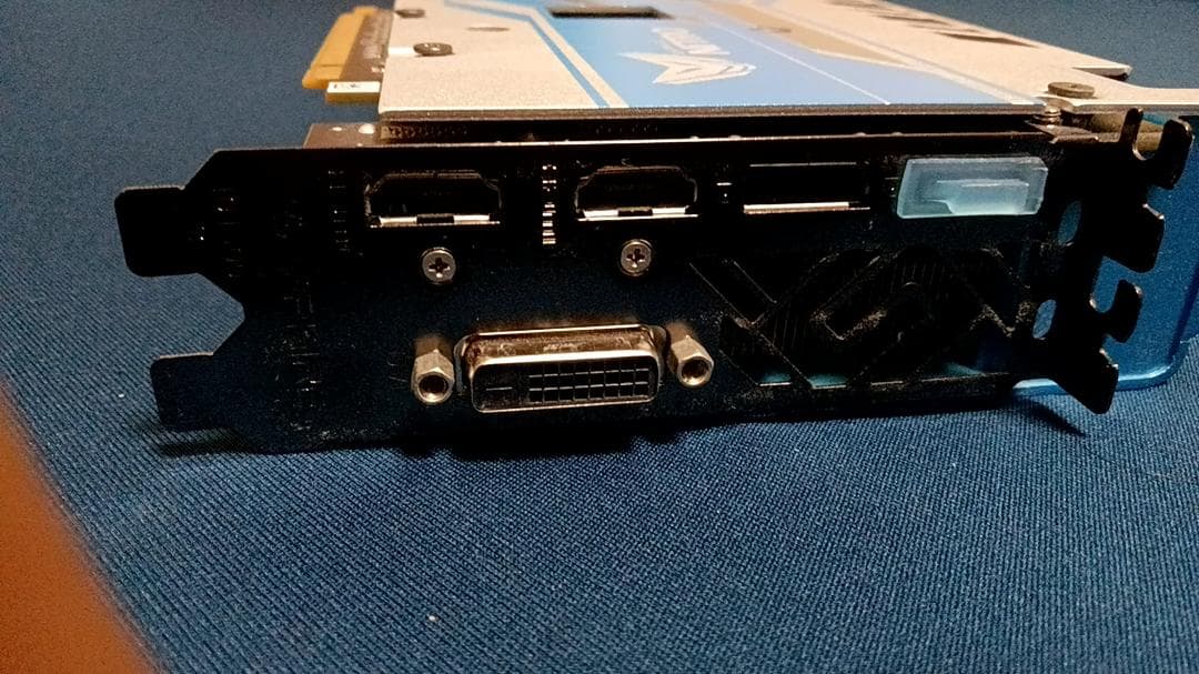 【限定色】Sapphire Radeon RX 590 NITRO+　箱あり