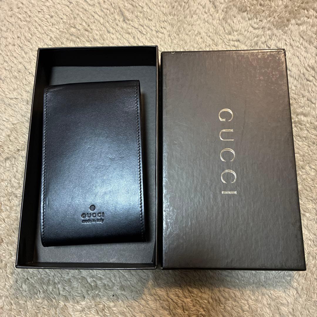 GUCCI ブラック　レザー　ベルトクリック付きスマホケース