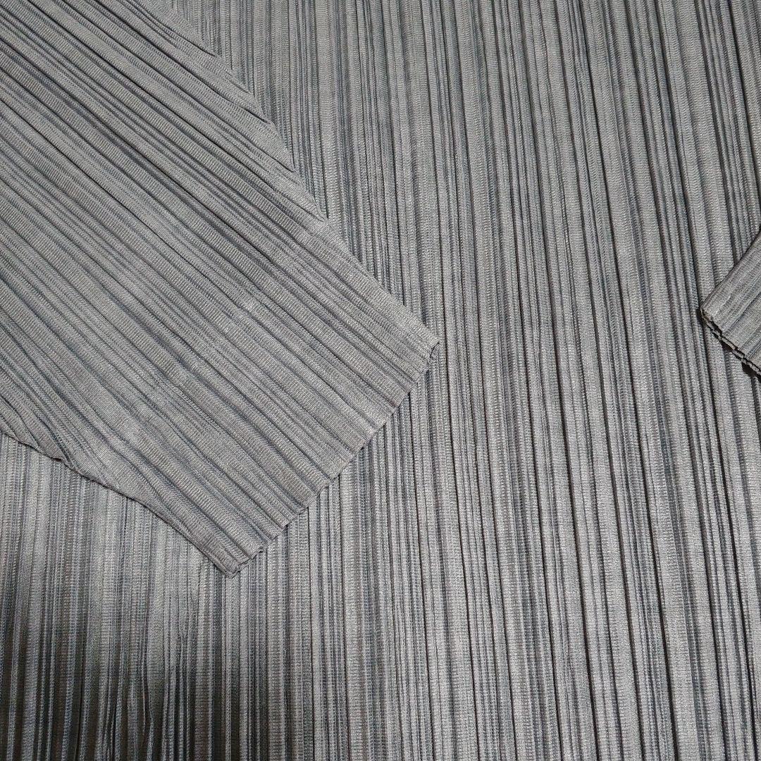 プリーツプリーズ　ハイネック　長袖 グレー