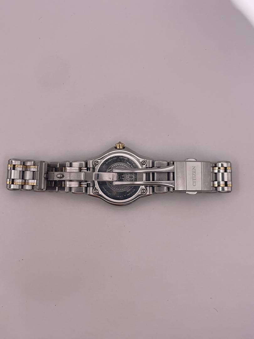 【日本未発売】CITIZEN シチズン　ソーラー稼働品　ダイアモンド　シルバー