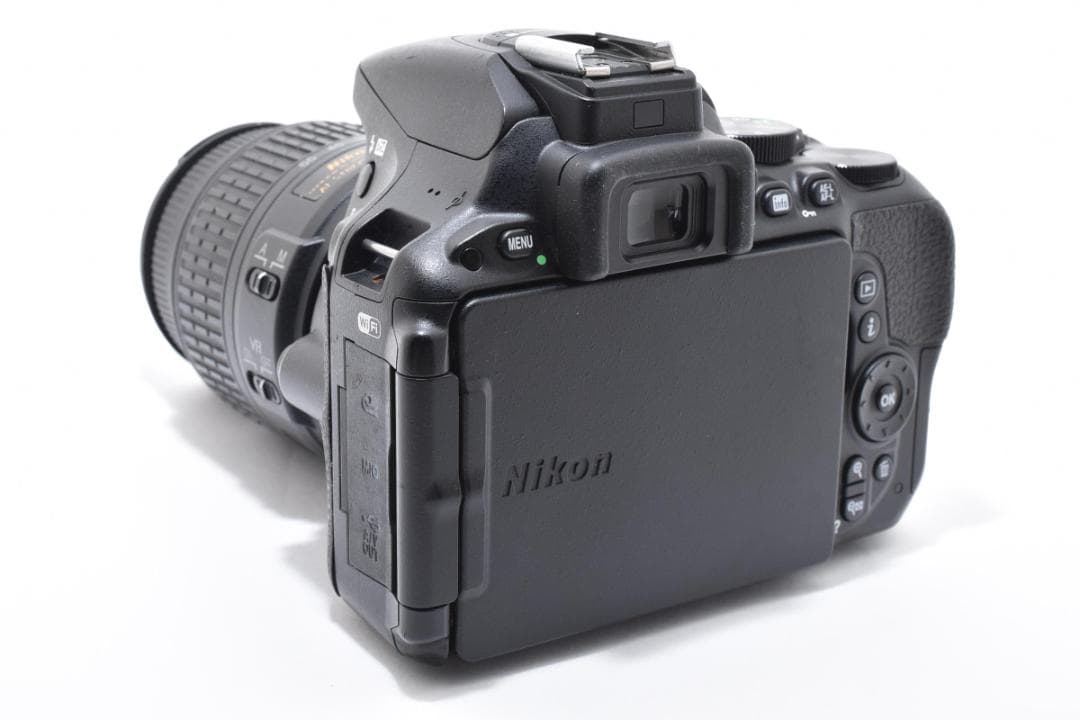 Nikon D5500 デジタル一眼レフ + 18-55mmレンズ