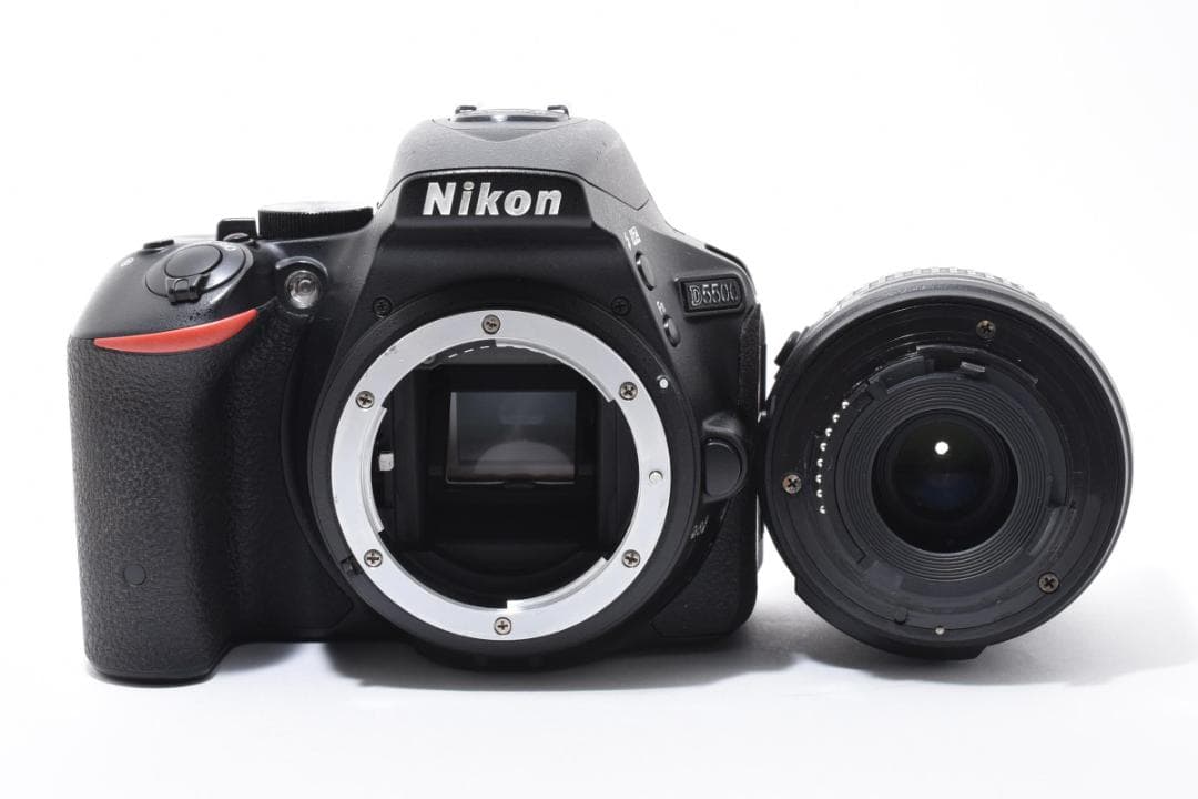 Nikon D5500 デジタル一眼レフ + 18-55mmレンズ