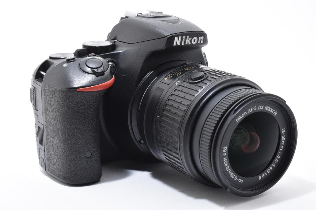 Nikon D5500 デジタル一眼レフ + 18-55mmレンズ