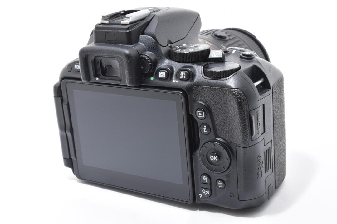 Nikon D5500 デジタル一眼レフ + 18-55mmレンズ