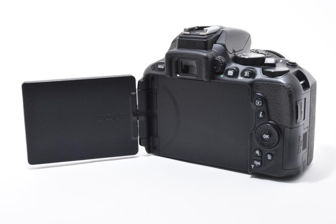 Nikon D5500 デジタル一眼レフ + 18-55mmレンズ