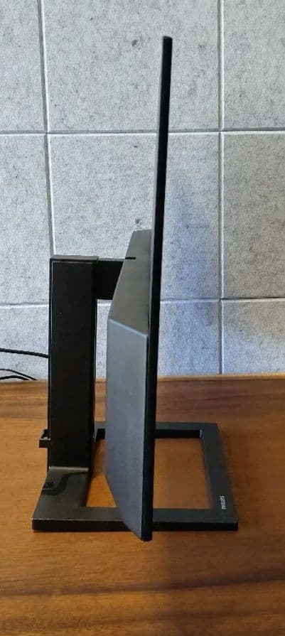 PHILIPS フィリップス27インチモニター 2021年型式272E2