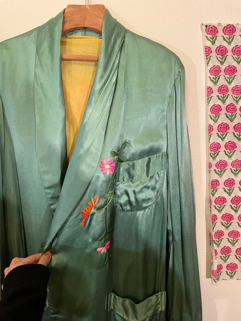 専用　Sunny Vintage ミントグリーンサテン 花柄刺繍 チャイナガウン