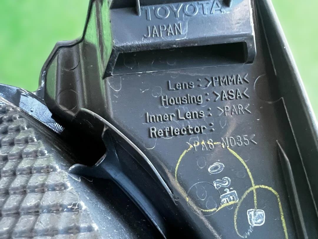 と*も様 新車外し/ハイエース 純正テールランプ 左右セット koito 26-