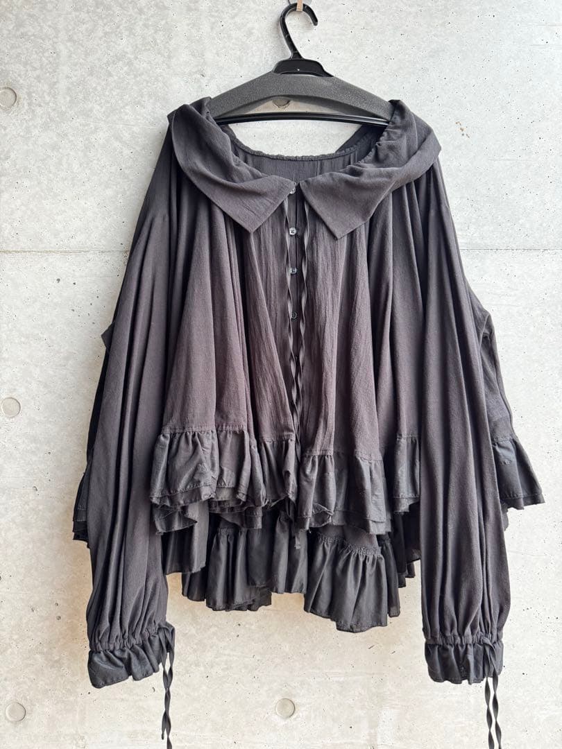 TORI-TO フリルブラック(センターフリル、襟フリル無し)