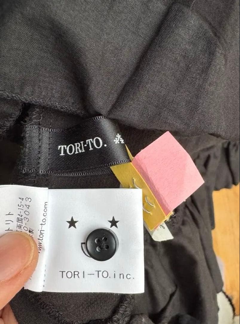 TORI-TO フリルブラック(センターフリル、襟フリル無し)