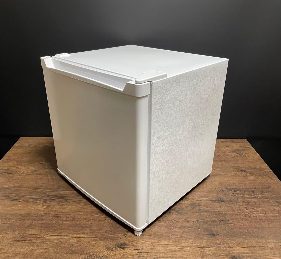 美品　アイリスオーヤマ　小型冷蔵庫　ホワイト　46L PRC-B051D