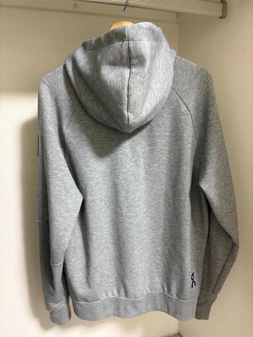トップス On Zipped Hoodie