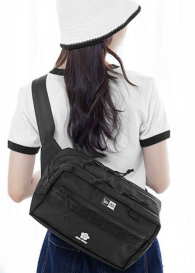 マリークワント　ニューエラ　スクエアボディバック