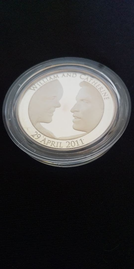 英国ウィリアム王子ご成婚記念 5ポンドプルーフ銀貨・白銅貨2種セット