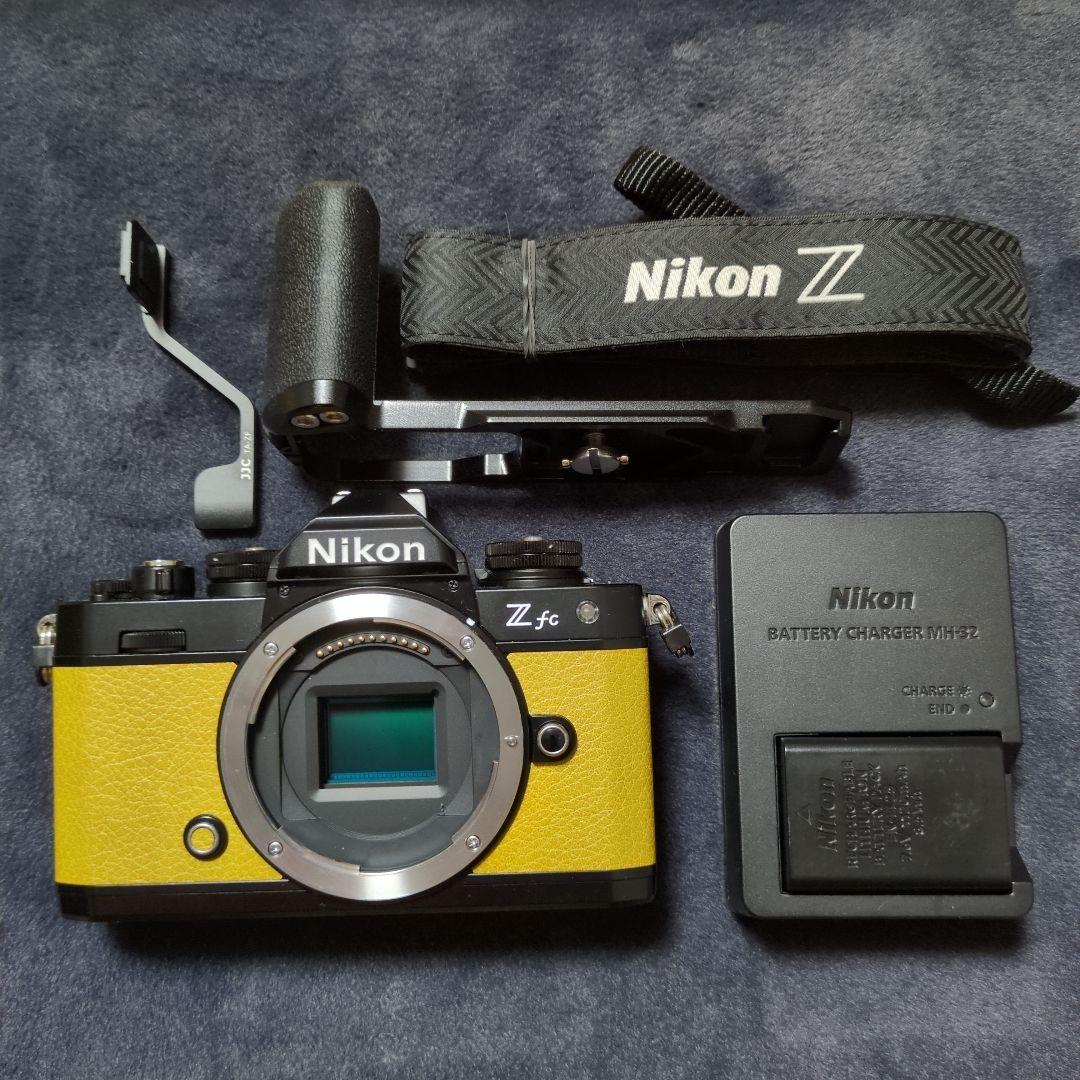 Nikon Z fc イエロー ミラーレス一眼 本体　付録付き写真のものが全て